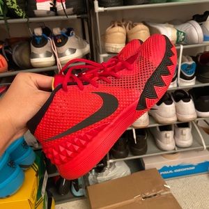 Kyrie 1 Deceptive Red Size 8.5